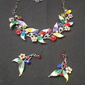 VINTAGE COLORED LEAF NECKLACE